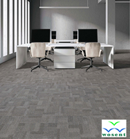 Dalles de moquette rembourrées en nylon polyamide jacquard lavables 50*50cm pour bureaux, sols commerciaux modernes ignifuges