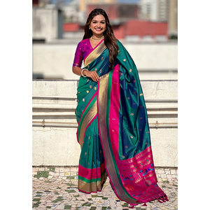 Sari de seda Paithani verde con motivos tradicionales de Muniya y elegante borde de satén para una celebración étnica rica y elegante - Product Image 6