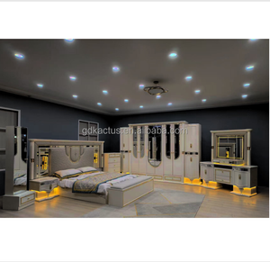 Juego Completo de 8 Piezas de Muebles de Dormitorio Elegantes y Lujosos con Acabado de Alto Brillo e Iluminación LED, Tamaño King Size - Product Image 1