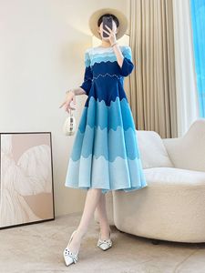 Vestido plisado de otoño 2025 para mujer, estilo Miyake, vestido largo degradado adelgazante, brote de flor, descanso de té francés, estilo occidental frontal - Product Image 3