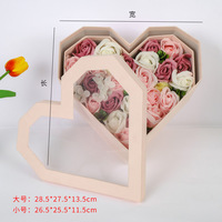 Boîtes en papier rigide recyclables personnalisées en forme de cœur avec gaufrage et finition brillante/mate pour l'emballage de cadeaux floraux et de bougies