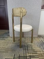 Chaise de salle à manger avec cadre en acier inoxydable doré, siège rond en velours blanc pour événements, mariages, locations, banquets, fêtes