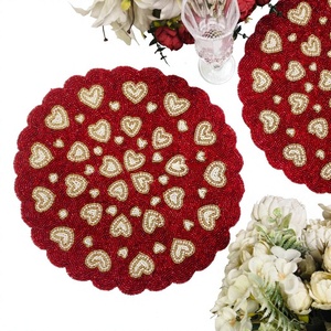 Salvamantel con Cuentas de Corazón Rojo Festoneado, Hecho a Mano, con Cuentas de Vidrio Redondas, para Mesa, Decoración de Mesa para San Valentín - Product Image 1