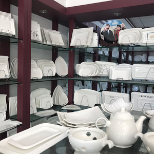 Service d'Assiettes et Bols Plats de Dîner Blanc Nordique de Haute Qualité, Bordure Dorée, en Porcelaine Céramique de Luxe pour Hôtel et Restaurant - Product Image 2