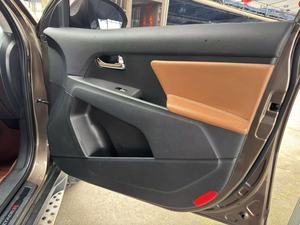 <span class=keywords><strong>KIA</strong></span> <span class=keywords><strong>Sportage</strong></span> R SUV 2014 con Trasmissione Automatica, Usato, Guida a Sinistra, Sedili in Pelle, Telecamera Posteriore, Pneumatici R17 - Product Image 4