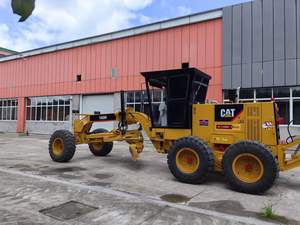 En stock, niveleuse Caterpillar 140H d'occasion entièrement remise à neuf, hydraulique d'origine CAT, faible nombre d'heures de fonctionnement, pour le nivellement routier - Product Image 3