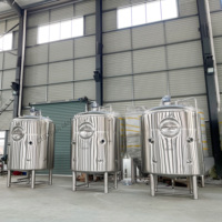 Cuve à double paroi de 30 BBL avec agitateur, chemise de chauffage/refroidissement et isolation, en acier inoxydable de qualité alimentaire pour le traitement des boissons et des produits chimiques