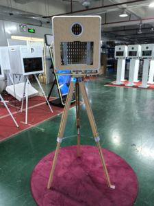 <span class=keywords><strong>Meilleure</strong></span> vente nouveau modèle 2025 Style rétro <span class=keywords><strong>ipad</strong></span> carré Photo Booth Camera Support Portable avec <span class=keywords><strong>imprimante</strong></span> et support d'<span class=keywords><strong>imprimante</strong></span> - Product Image 2