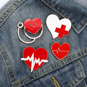 Tùy Chỉnh Số Lượng Lớn Biểu Tượng Phù Hiệu Trái Tim Thời Trang Y Tế Pins Pines Mềm Men Charms Mạ Vàng Thủ Công Kim Loại Ve Áo Pin Cho Quà Tặng - Product Image 2
