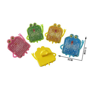 Juguetes de laberinto de anillo para niños al por mayor, bonitos y portátiles, con personajes de dibujos animados, juego de laberinto de bolas de acero con base de anillo, rompecabezas de laberinto de canicas rodantes - Product Image 1
