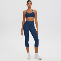 Ensemble de yoga 2 pièces : Soutien-gorge de sport dos nu à col halter anti-humidité et pantalon capri taille haute