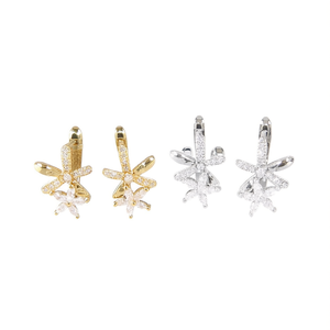 Orecchini a Clip E2052 in Oro Bianco con Fiore, Cristalli e Strass, Montatura a Griffe, Classici da Donna per Uso Quotidiano - Product Image 1