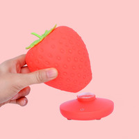 Lampe LED créative en silicone en forme de fraise, alimentée par USB, décorative, pour chevet, commande tactile, émission multicolore