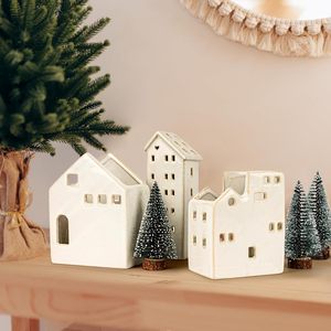 Casas de Pueblo Navideñas de Cerámica Nórdica Blanca Hechas a Mano con Iluminación LED, Certificadas por BSCI, Impresas con Serigrafía - Product Image 1