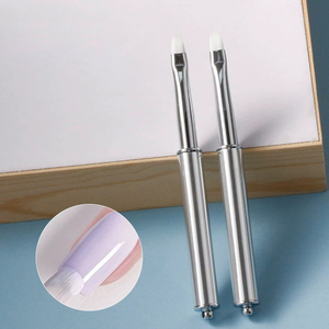 Pinceau plat pour nail art en gel UV avec manche en métal argenté, poils synthétiques et virole sertie pour manucure décorative - Product Image 6