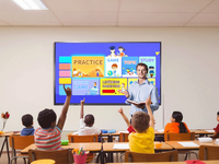 Équipement éducatif de 55 pouces enseignant un tableau blanc intelligent tableau d'enseignement électronique tableau noir pour enfants