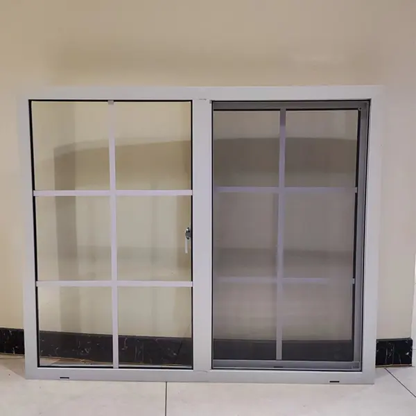 نوافذ انزلاقية ، زجاج مقسى, نوافذ انزلاقية من 58 سلسلة واحدة مع ناموسية من الزجاج المُقسّى ، عرض خاص من البلاستيك متعدد كلوريد الفينيل ، نايلون حديث أفقي