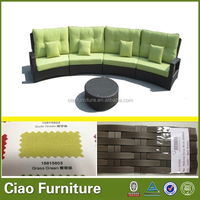 Ensemble de canapés de jardin en rotin au design moderne, idéal pour hôtels, villas, parcs et cours – Mobilier d'extérieur en osier avec table basse