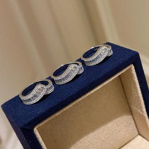 Bague en argent pur S925 avec diamants complets, motif étoile de rivière, chevrons, luxe haut de gamme, exquise avec une lumière scintillante - Product Image 1