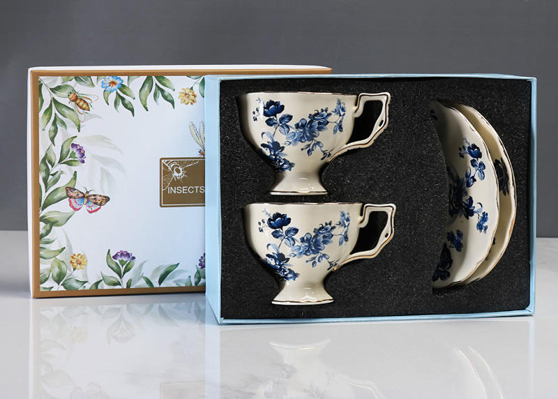 Double tasse et soucoupe (boîte-cadeau)