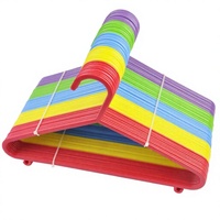 Vente directe d'usine, cintres en plastique antidérapants multicolores arc-en-ciel pour enfants, moulés par injection