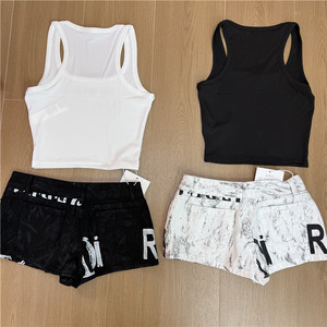 여름 여성용 2피스 민소매 라인스톤 U넥 탱크탑과 그래피티 리벳 반바지 스커트 스트릿룩 - Product Image 3