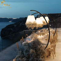 NIKA Meilleures ventes Décor de fleurs Support d'arche de lustre noir Support de lustre en métal de mariage de haute qualité pour la décoration de fête de mariage