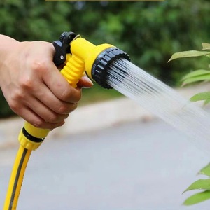 Pistola de agua de alta presión con 7 velocidades ajustables y manguera para lavado de autos y riego de plantas - Product Image 3
