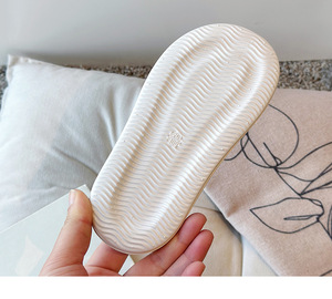 2026 Neue Sommer-Mädchen-Sandalen: Leichte, rutschfeste Outdoor-Strandsandalen, modische flache Zehenstegschuhe mit Schleife für Babys und Kleinkinder, lässige Prinzessinnen-Schuhe - Product Image 4