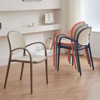 Chaise de salle à manger contemporaine italienne en plastique, design empilable, réutilisable, respirante, en polypropylène
