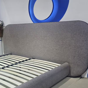 Cadre de lit moderne en tissu beige rembourré avec tête de lit arrondie et capitonnée - Product Image 4