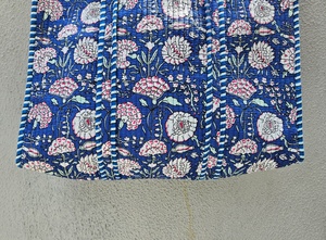 Bolso tote de algodón acolchado hecho a mano de estilo lujoso / Bolso floral reversible para uso diario de mujer - Product Image 3