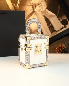 Bolso de Mujer de Cuero con Remaches Estilo Retro, Bolso de Lujo, Bolso de Mano Moderno, Bolso Bandolera - Product Image 5