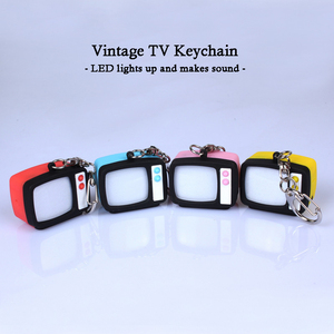 Porte-clés LED 3D vintage 2026 en forme de télévision, émettant du son, mini-télévision de simulation, collier pour cadeau en gros - Product Image 4
