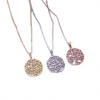 Collier pour femme en acier inoxydable plaqué or, avec calligraphie arabe personnalisée en forme mignonne et imitation perle, idéal pour un anniversaire