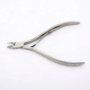 VESPECO VI-1502 Pince à cuticules et coupe-ongles professionnels en acier inoxydable avec dissolvant pour usage en salon - Nouveau design - Product Image 1