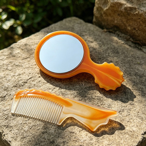 Set de Maquillaje Portátil con Peine y Espejo, Set de Dos Piezas, Pequeño Peine de Plástico y Espejo de Maquillaje - Product Image 4
