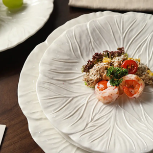Assiette en porcelaine blanche créative pour la maison Assiette à dessert <span class=keywords><strong>de</strong></span> luxe en céramique avec <span class=keywords><strong>feuille</strong></span> <span class=keywords><strong>de</strong></span> <span class=keywords><strong>chou</strong></span> Design en relief <span class=keywords><strong>Vaisselle</strong></span> en forme <span class=keywords><strong>de</strong></span> fleur - Product Image 4