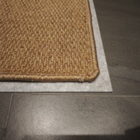 Tapis de sol rembourré de qualité supérieure 8x10 pieds, 1/4 pouce d'épaisseur avec support adhésif - Idéal comme sous-couche pour les sols en bois dur