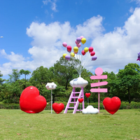 Ensemble de sculptures en fibre de verre sur mesure, colorées, en forme de ballon, de cœur, de nuage et d'échelle, pour parcs à thème, lieux de mariage et communautés
