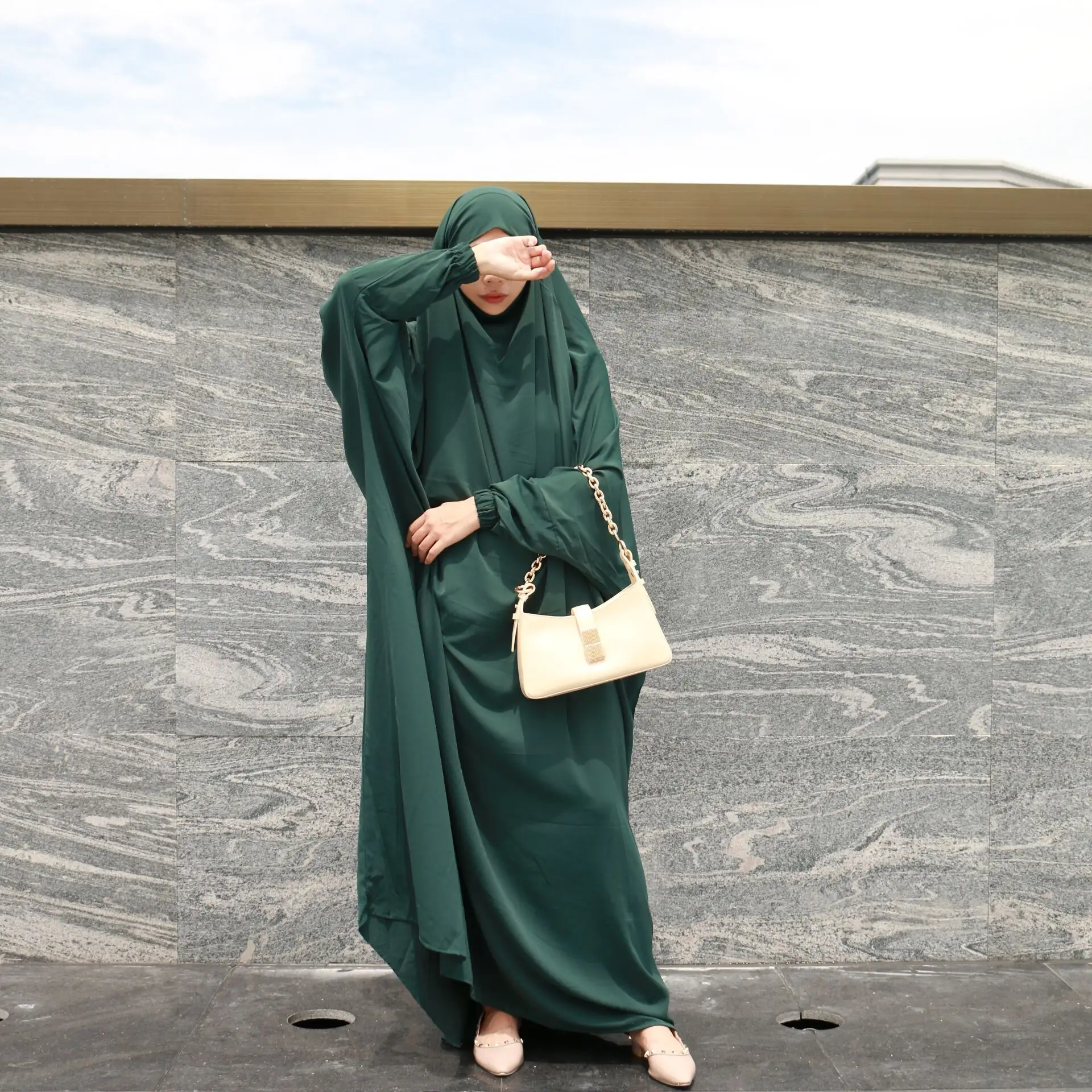 Middle East hot selling women's dresses Muslim women abaya wholesale Dubai Turkey large size big hem robe