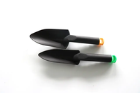 Plastica piccola Mini palmare leggero giardinaggio vanga Scoop cazzuola pala strumento di scavo con impugnatura antiscivolo foro per appendere