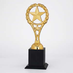Trofeo de estrella dorada de metal de lujo diseñado con artesanía moderna, adecuado para escuelas, universidades y organizaciones corporativas. - Product Image 1