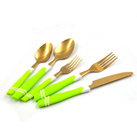 Ensemble de 5 couverts pas chers en acier inoxydable avec manche en plastique vert : couteau à steak, fourchette et cuillère