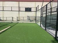 Terrain de padel de haute qualité avec verre panoramique, structure en acier galvanisé, éclairage LED, couleurs et matériaux personnalisables - Extérieur/Intérieur