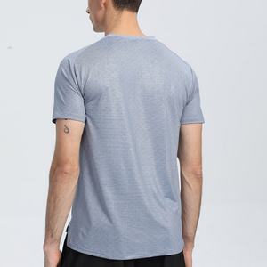 เสื้อยืดผู้ชายคุณภาพสูง ทรงเข้ารูป คอวี ซับเหงื่อ ลายพิมพ์ ผ้าถัก น้ำหนัก 200 กรัม ดีไซน์เรียบ - Product Image 3