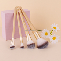 Échantillon Gratuit – Nouvelle Trousse Professionnelle de 4 Pinceaux de Maquillage Visage à Marque Blanche avec Poils Synthétiques, Manche en Bois, Éponge et Pochette pour Correcteur