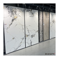 Dalle murale en pierre frittée moderne de luxe 900x1800 Carrelage en marbre et porcelaine de Carrare pour décoration de sol et mur de salon
