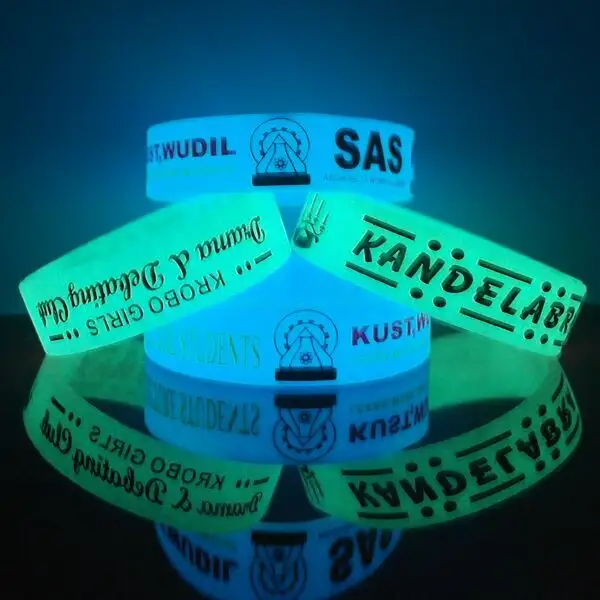 High Quality Silicone Bracelets With Glowing Blue Green In The Dark Custom Silicone Wristbands