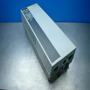 Unidad de Control HVAC VLT Nueva, 131B4263, Controlador PLC de 75kw, Control de Accionamiento de CA IP65 para Compresor y Motor - Product Image 3